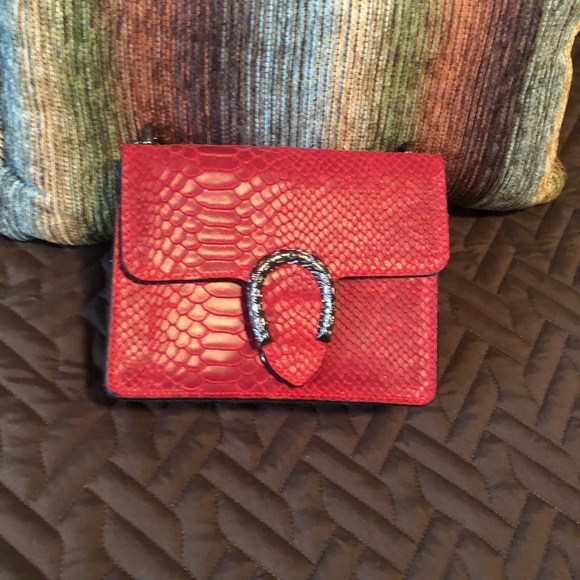 Crocodile Design RED Handbag (Paris) - Picture 5 of 14
